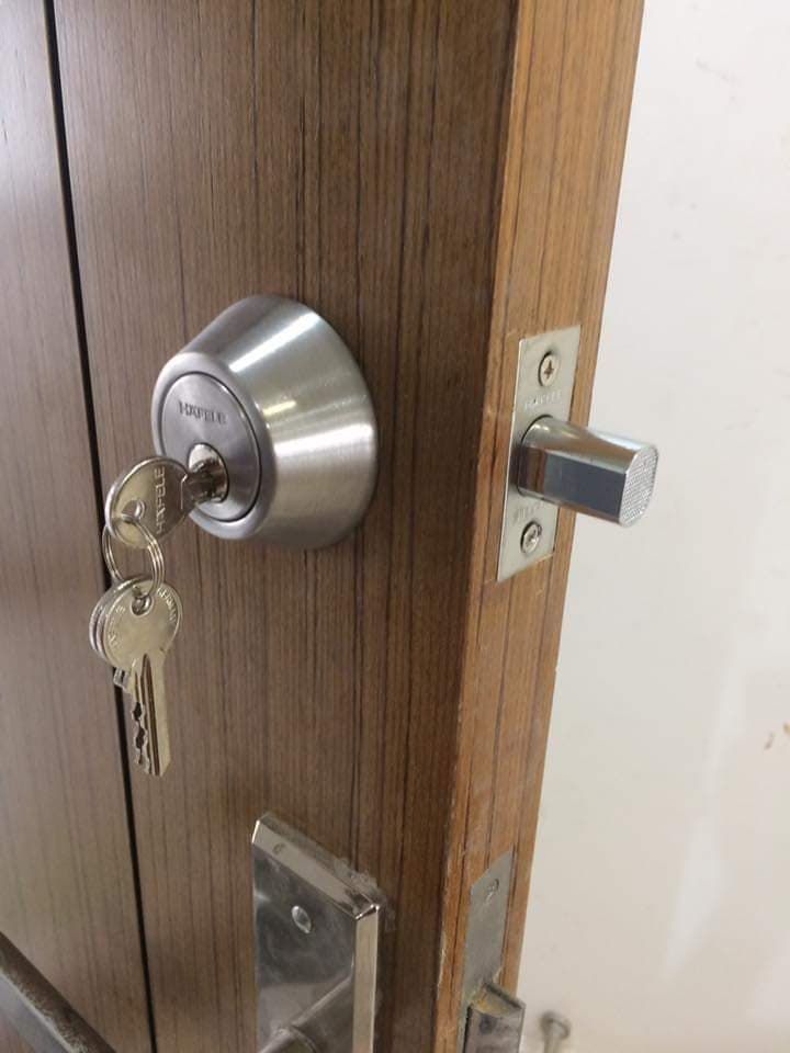 Door lock fitting